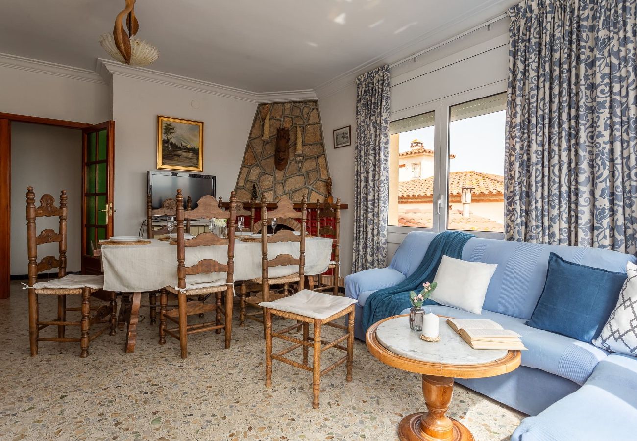 Apartment in L'Escala - Tramuntana apartment