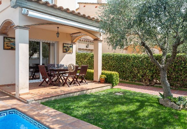 Casa en L'Escala - Casa Hermosa