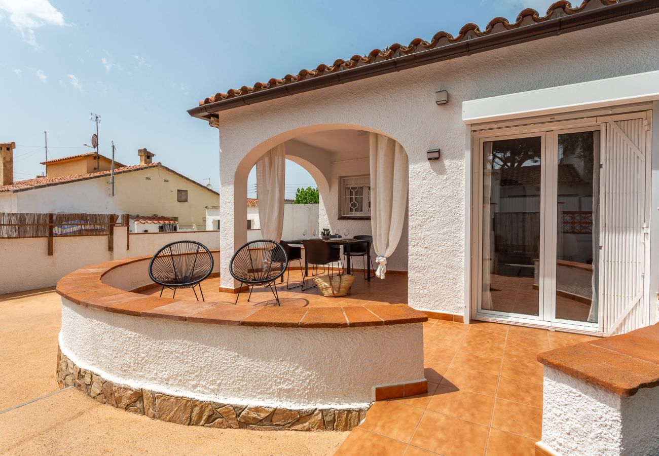 Casa en L´Escala - Casa Iris